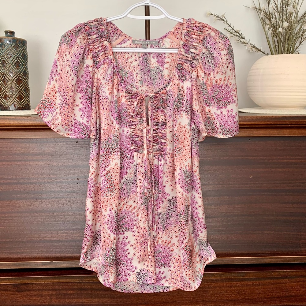 Daniel Rainn Peacock Feather Patterned Short-Sleeve Blouse, Size Medium, NWOT